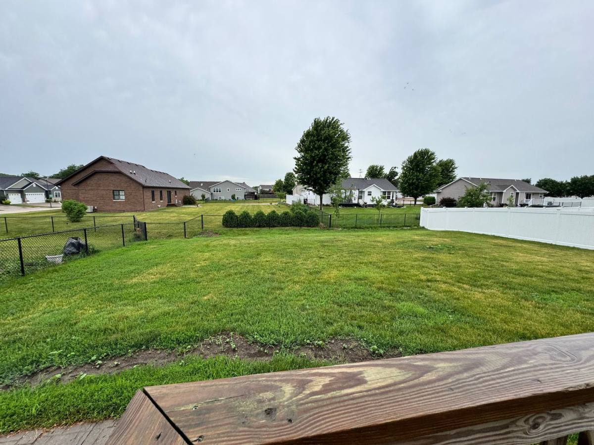 House for rent at 1610 Westport Dr, Davenport, IA 52804