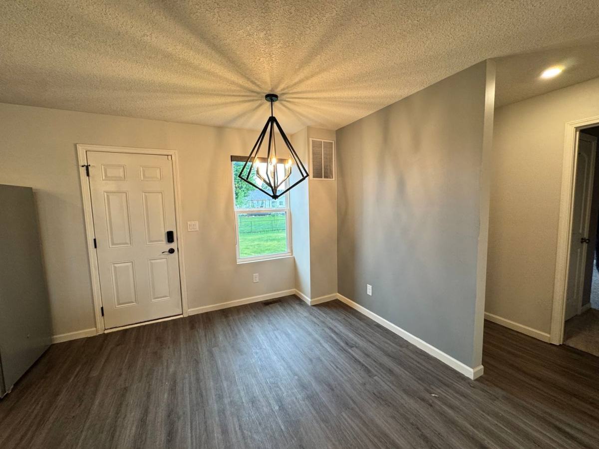 House for rent at 1610 Westport Dr, Davenport, IA 52804