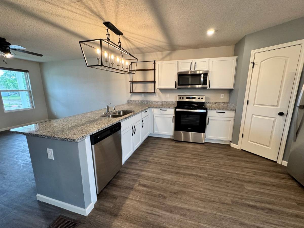 House for rent at 1610 Westport Dr, Davenport, IA 52804