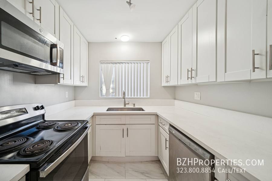 Apartment for rent at 326 S Serrano Ave #4B, Los Angeles, CA 90020