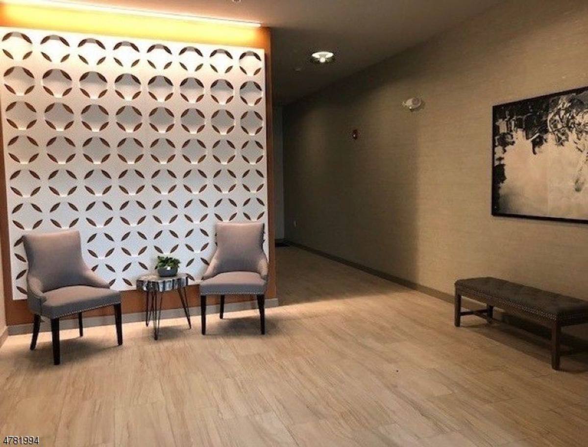 Apartment for rent at 411 N Ave W, Westfield, NJ 07090