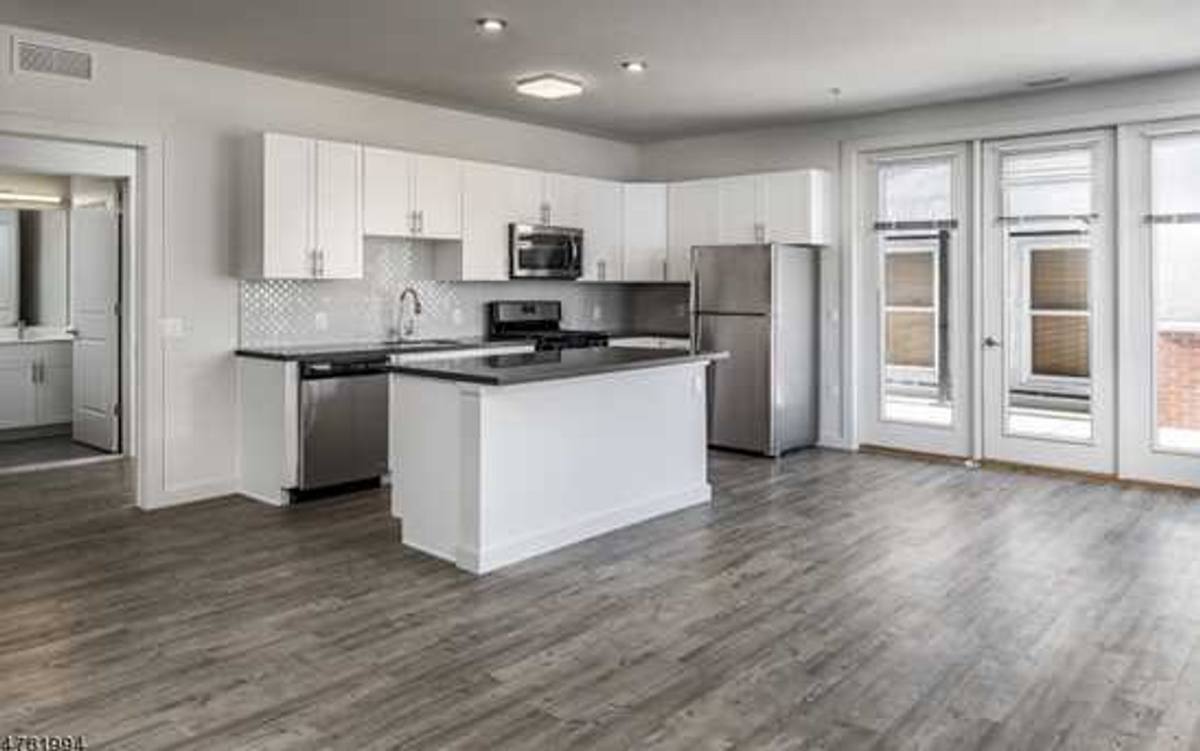 Apartment for rent at 411 N Ave W, Westfield, NJ 07090