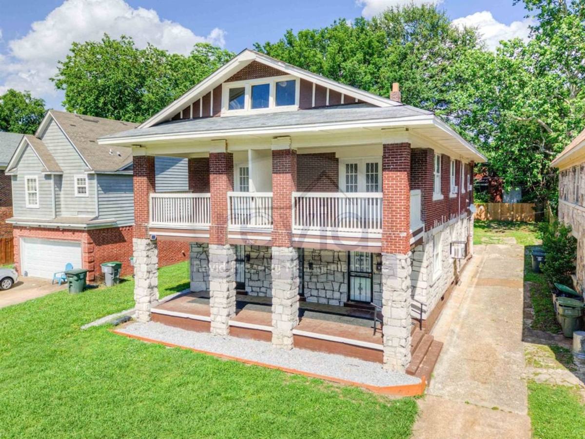 Apartment for rent at 806 Maury St, Memphis, TN 38107