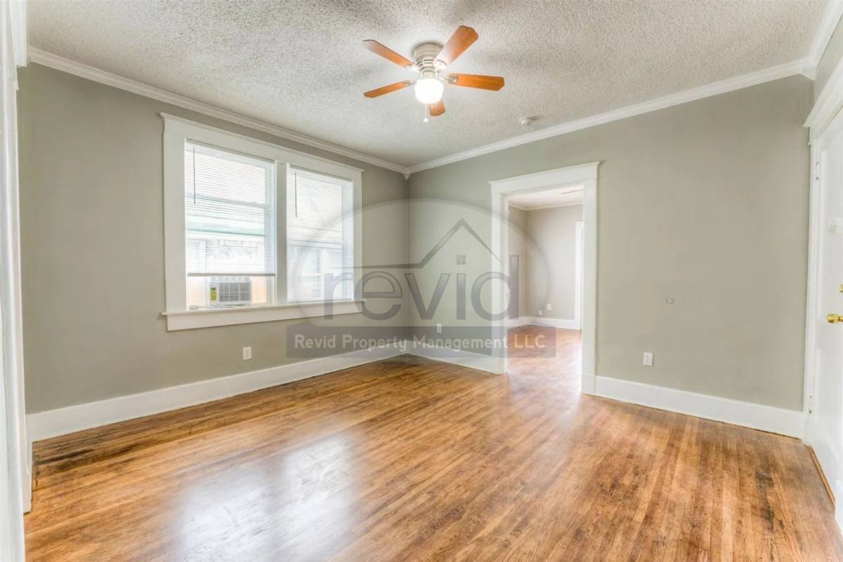 Apartment for rent at 806 Maury St, Memphis, TN 38107