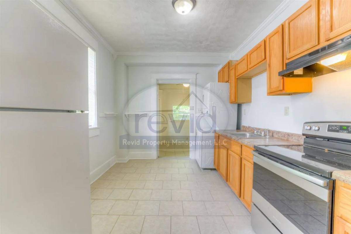 Apartment for rent at 806 Maury St, Memphis, TN 38107