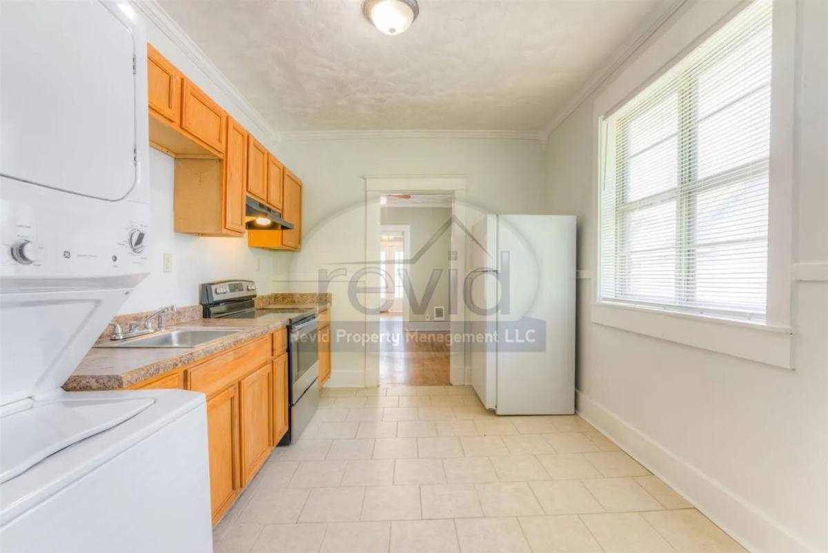 Apartment for rent at 806 Maury St, Memphis, TN 38107