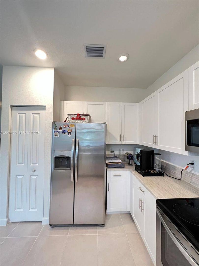 Townhouse for rent at 20610 NE 5th Place, Miami, FL 33179