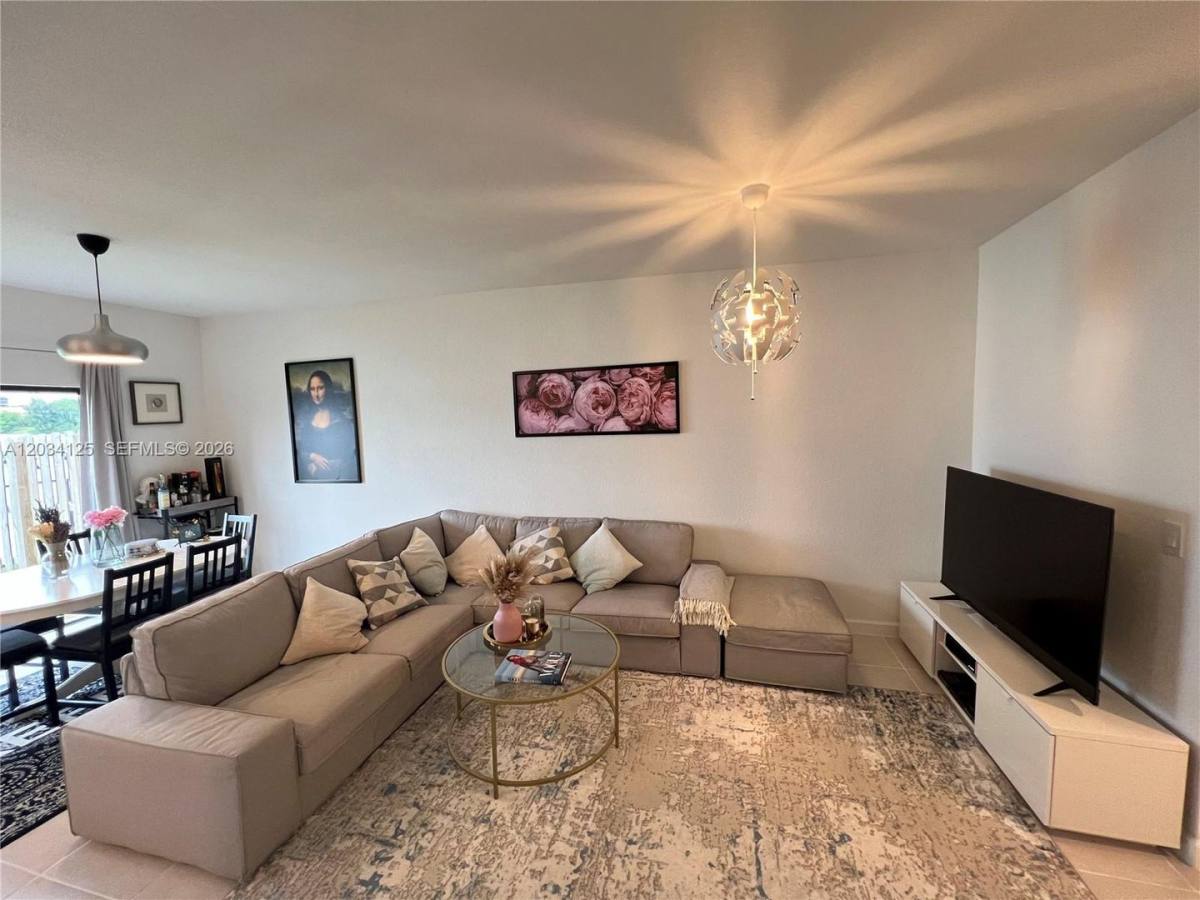 Townhouse for rent at 20610 NE 5th Place, Miami, FL 33179