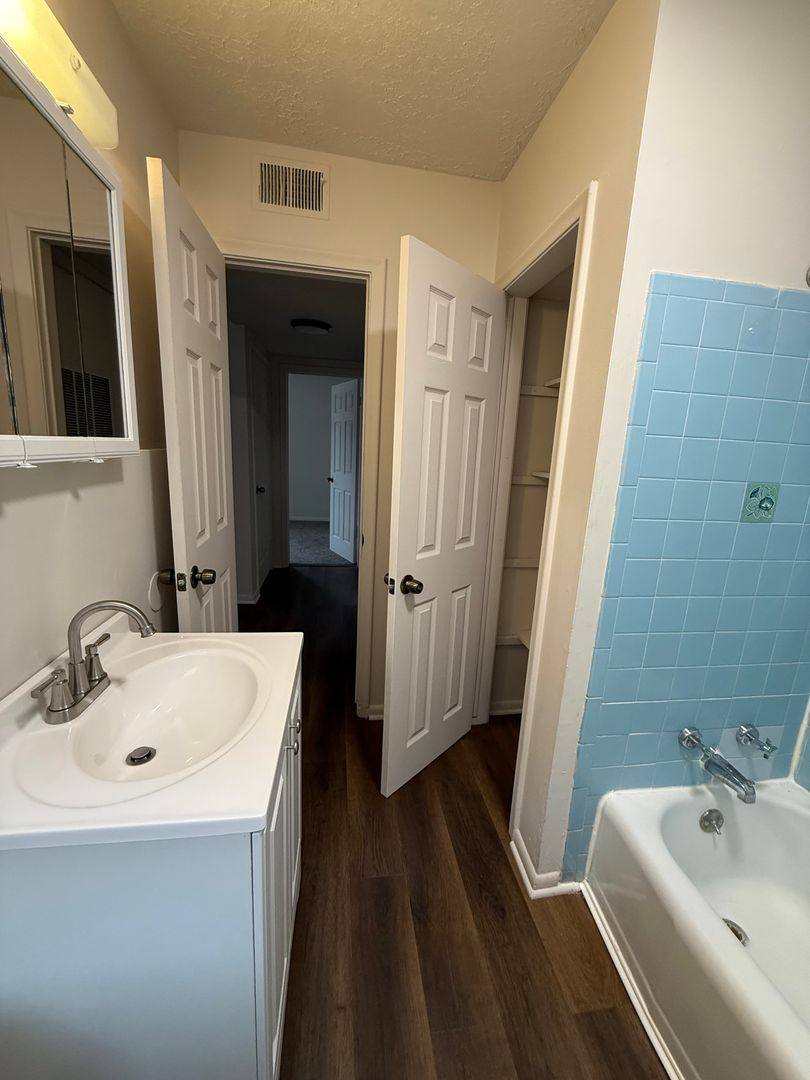 Apartment for rent at 4844 Taylor St, Omaha, NE 68104