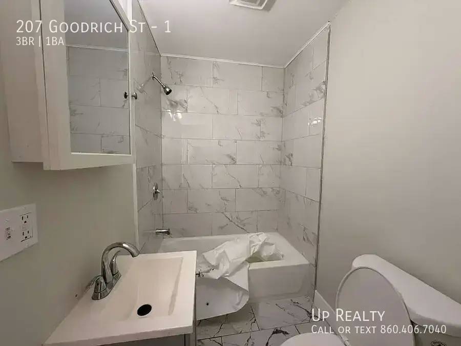 Apartment for rent at 207 Goodrich St #1, Hamden, CT 06517