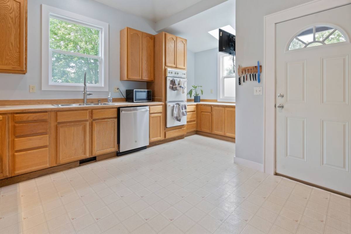 House for rent at 1242 8th St, Bremerton, WA 98337