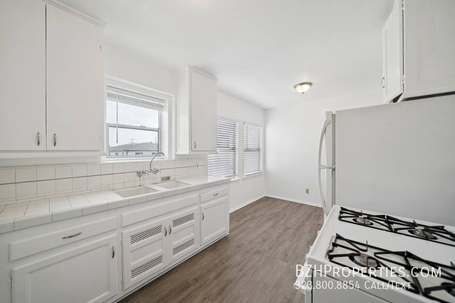 Apartment for rent at 1402 1 2 N Mansfield Ave, Los Angeles, CA 90028