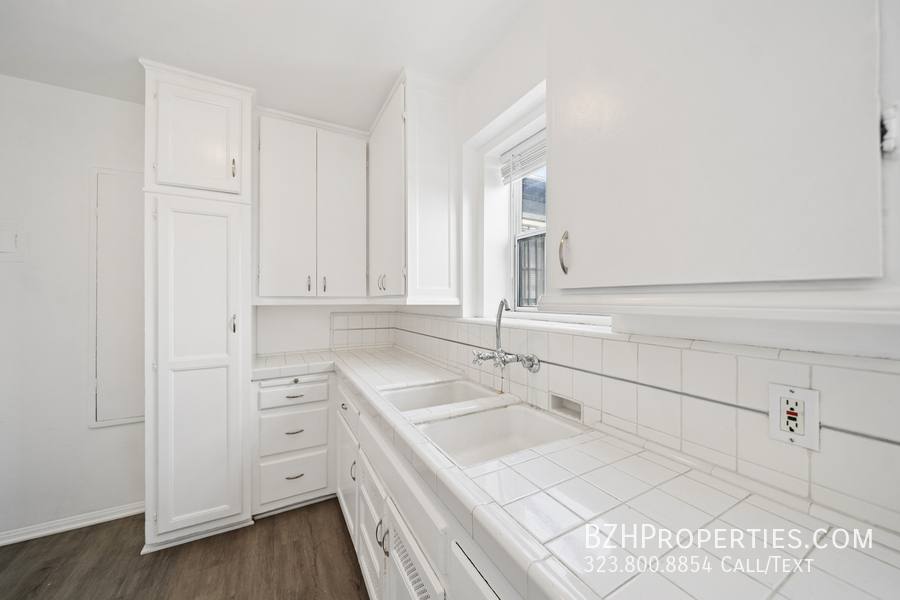 Apartment for rent at 1402 1 2 N Mansfield Ave, Los Angeles, CA 90028