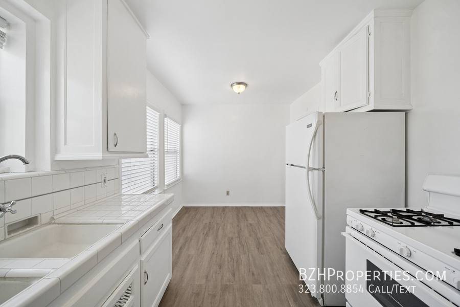 Apartment for rent at 1402 1 2 N Mansfield Ave, Los Angeles, CA 90028