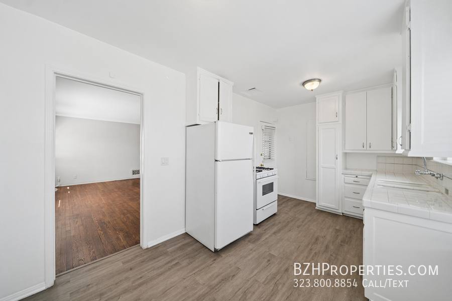 Apartment for rent at 1402 1 2 N Mansfield Ave, Los Angeles, CA 90028