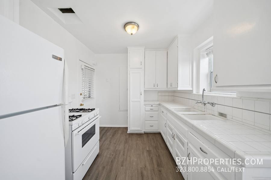 Apartment for rent at 1402 1 2 N Mansfield Ave, Los Angeles, CA 90028