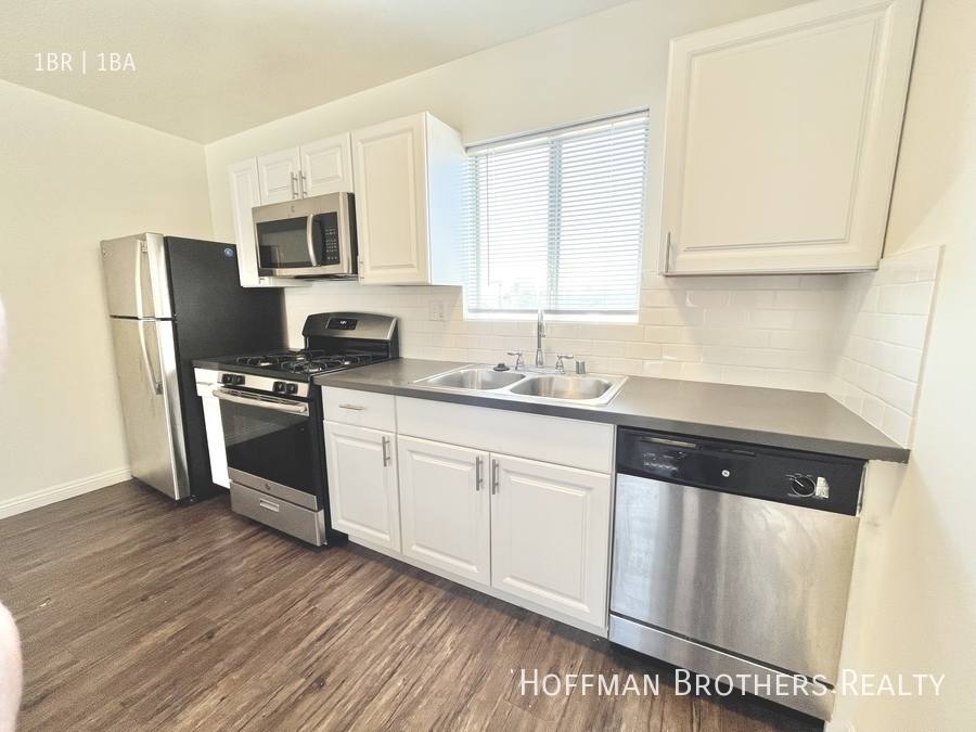 Apartment for rent at 140 N Hoover St #111, Los Angeles, CA 90004