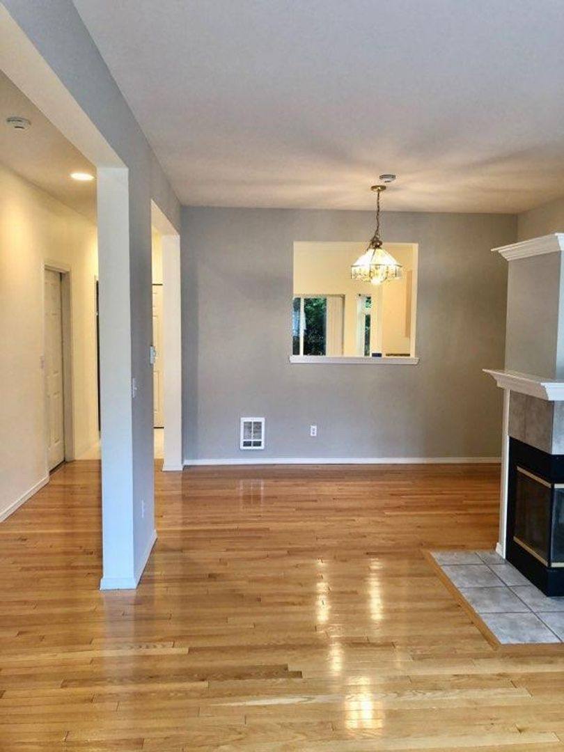 Townhouse for rent at 9411 177th Place NE, Redmond, WA 98052
