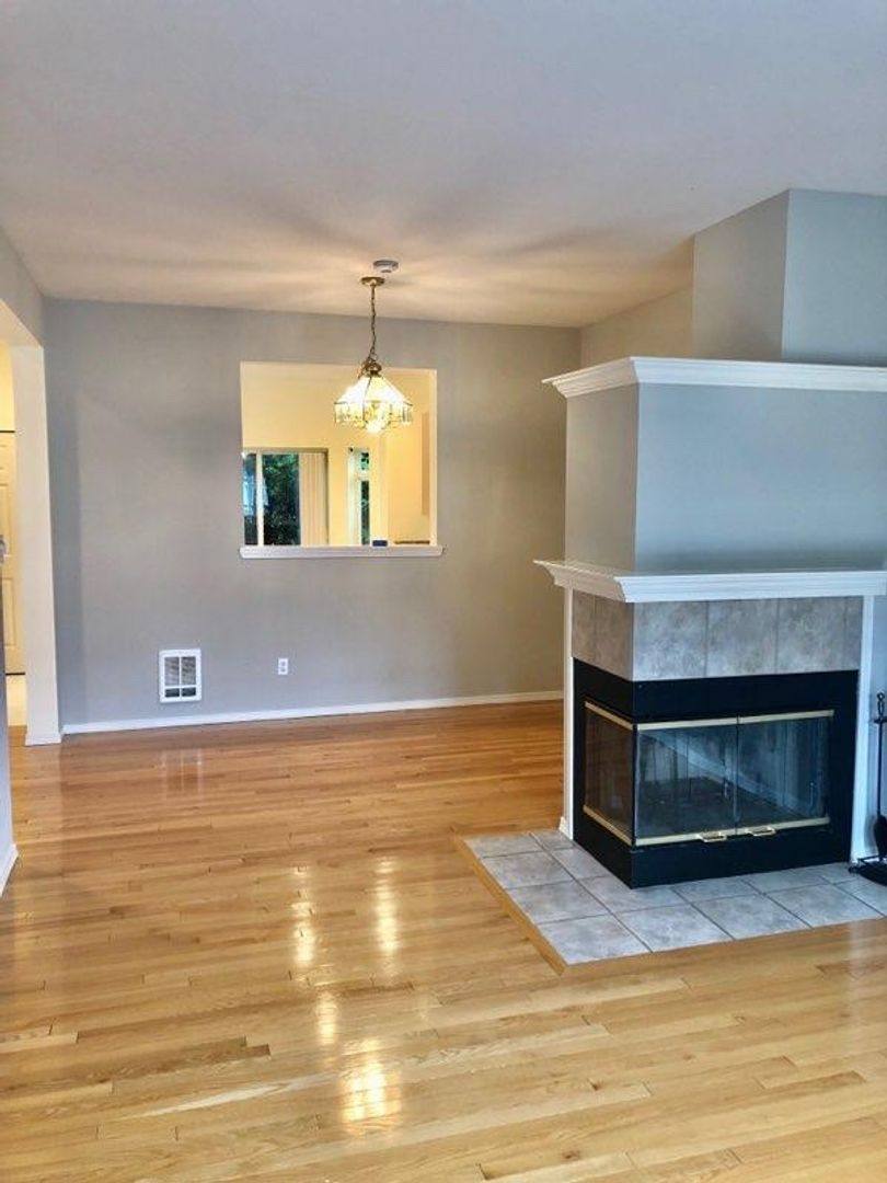 Townhouse for rent at 9411 177th Place NE, Redmond, WA 98052