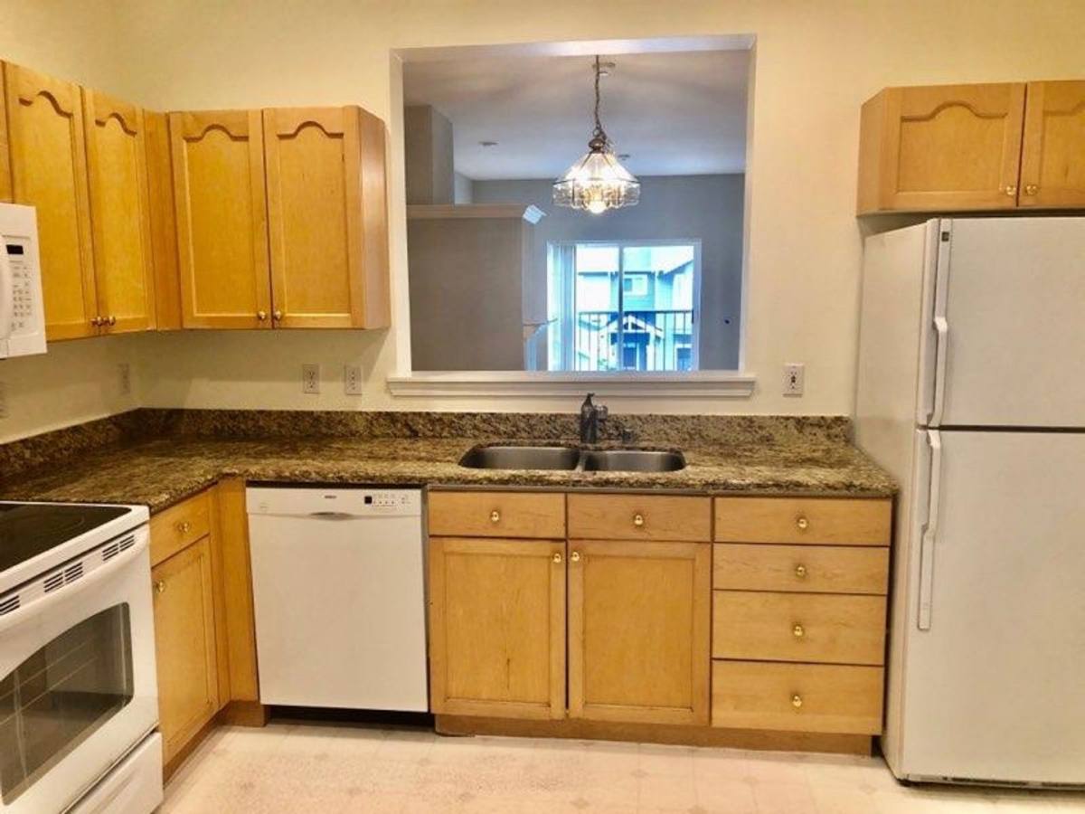 Townhouse for rent at 9411 177th Place NE, Redmond, WA 98052