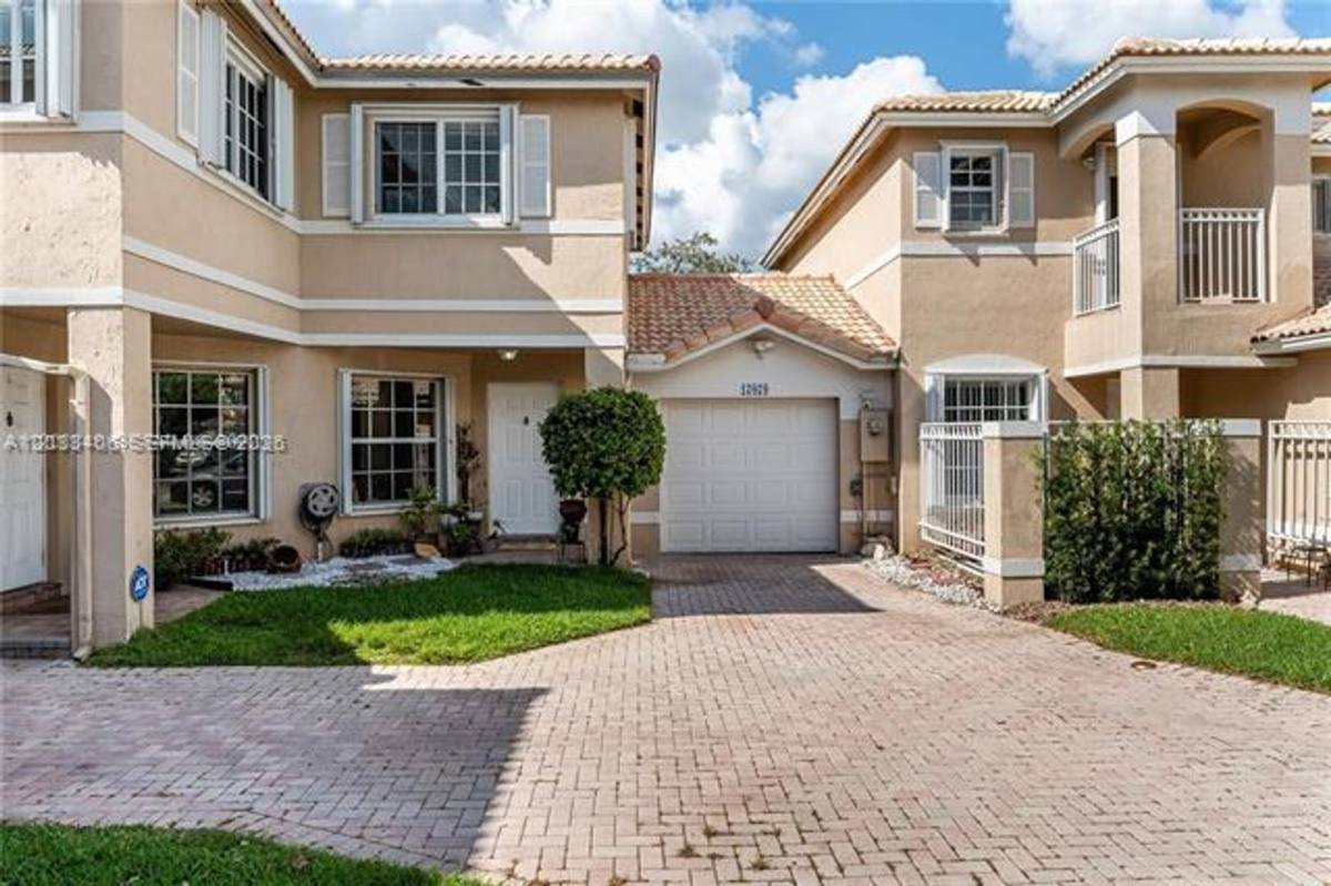 Townhouse for rent at 17079 NW 22nd St, Pembroke Pines, FL 33028