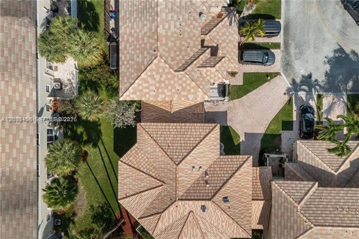 Townhouse for rent at 17079 NW 22nd St, Pembroke Pines, FL 33028