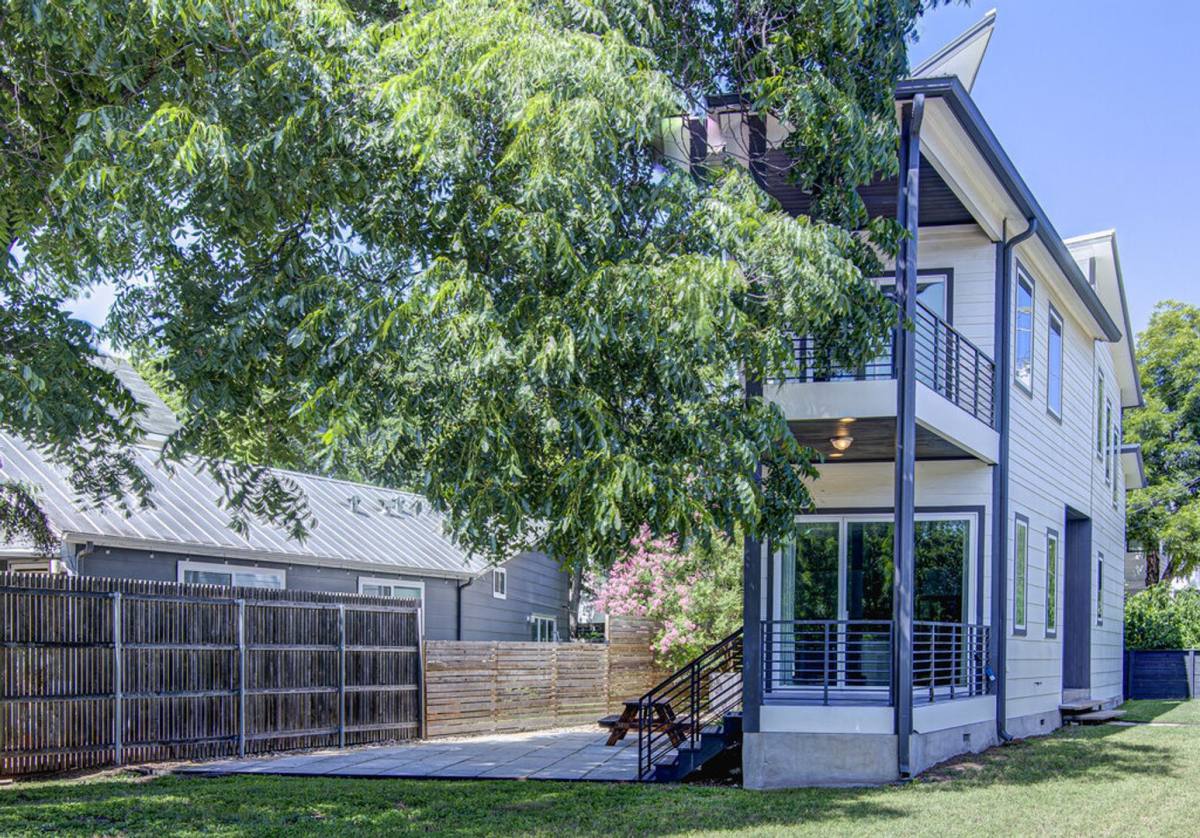 Apartment for rent at 2406 E 16th St, Austin, TX 78702
