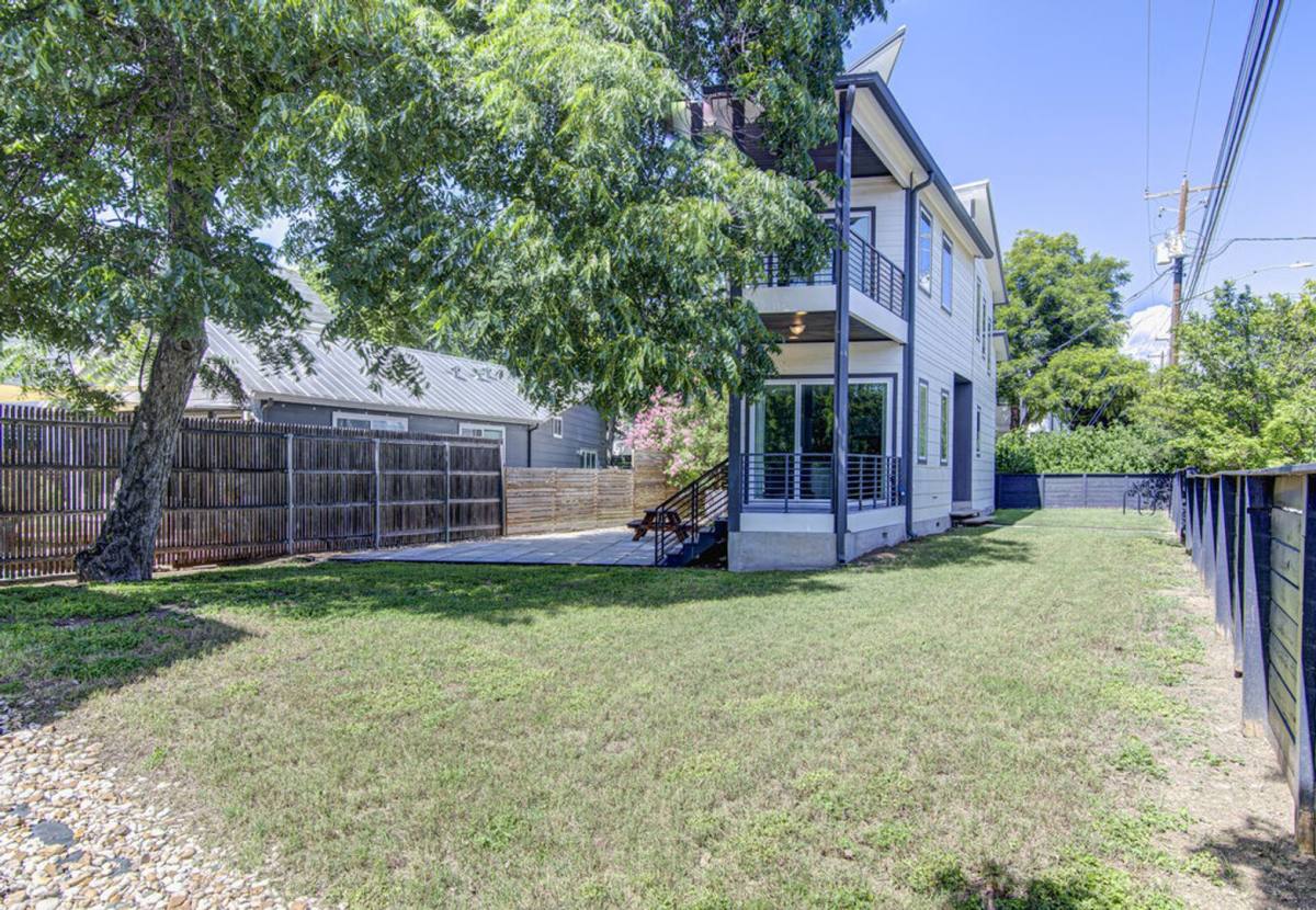 Apartment for rent at 2406 E 16th St, Austin, TX 78702