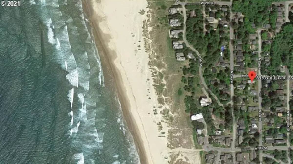 House for rent at 596 N Larch St, Cannon Beach, OR 97110