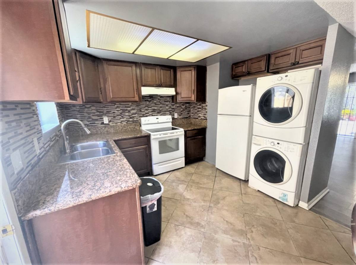 Apartment for rent at 2227 N Broadway E, Santa Ana, CA 92706