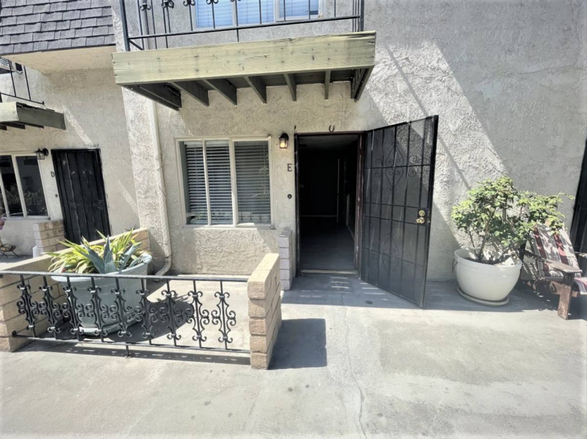 Apartment for rent at 2227 N Broadway E, Santa Ana, CA 92706