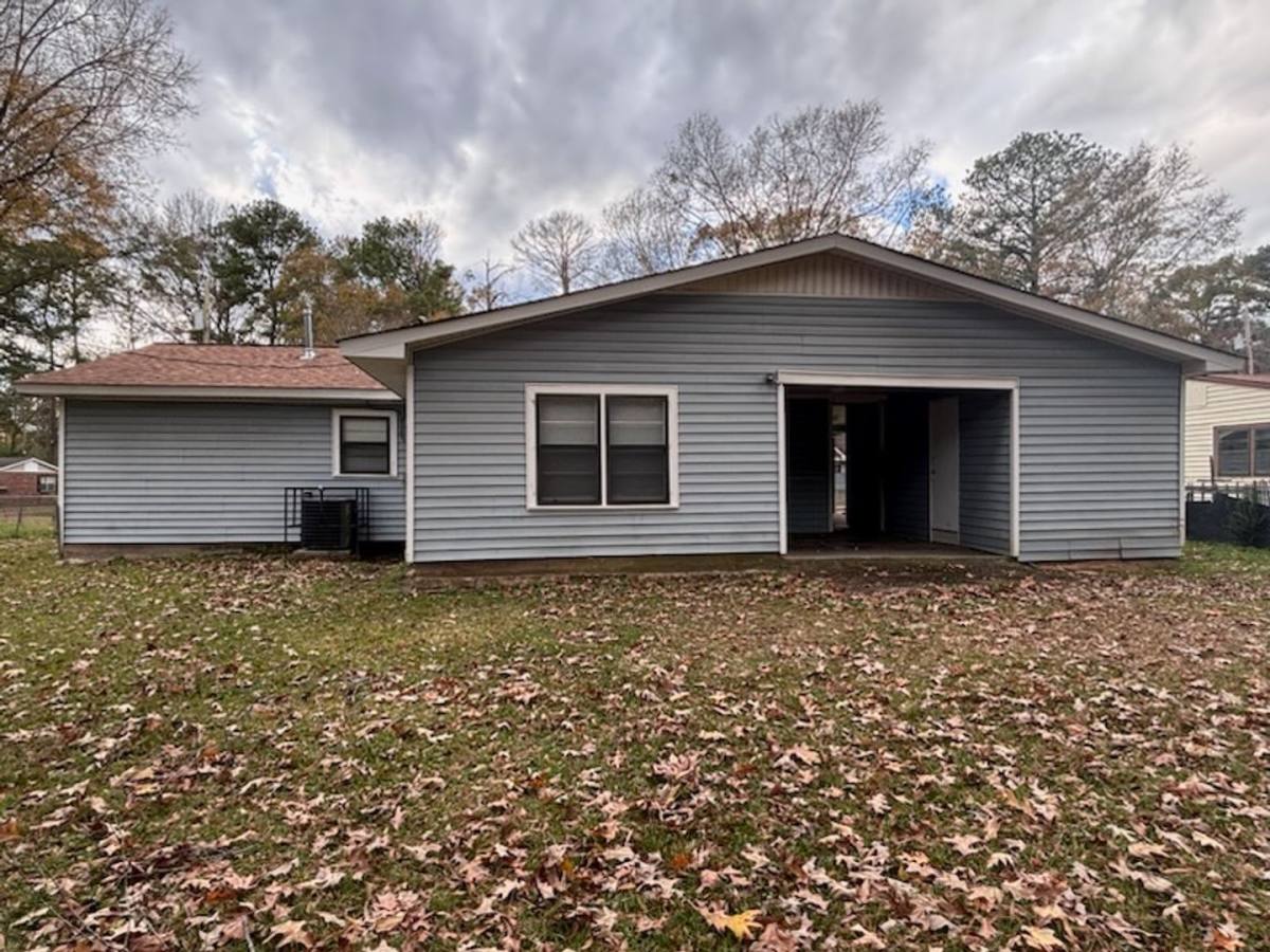House for rent at 2860 Charleston Dr, Jackson, MS 39212