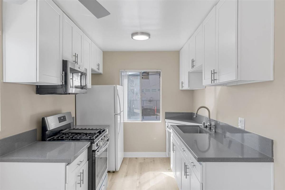 Apartment for rent at 531 W Hyde Park Blvd #14, Inglewood, CA 90302