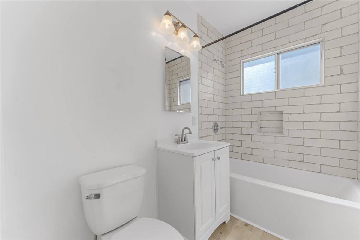 Apartment for rent at 531 W Hyde Park Blvd #14, Inglewood, CA 90302