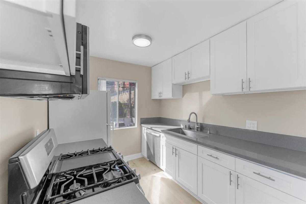 Apartment for rent at 531 W Hyde Park Blvd #14, Inglewood, CA 90302