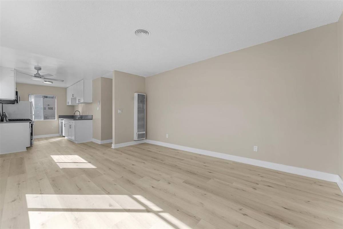 Apartment for rent at 531 W Hyde Park Blvd #14, Inglewood, CA 90302