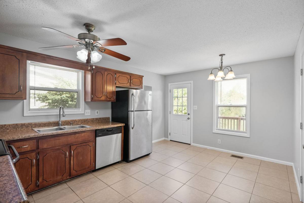 House for rent at 1985 Timberline Cr, Oak Grove, KY 42262