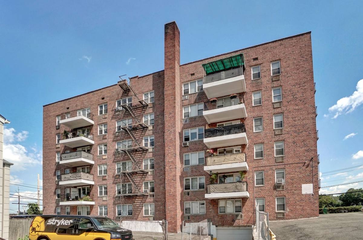 Apartment for rent at 675 McLean Ave, Yonkers, NY 10704