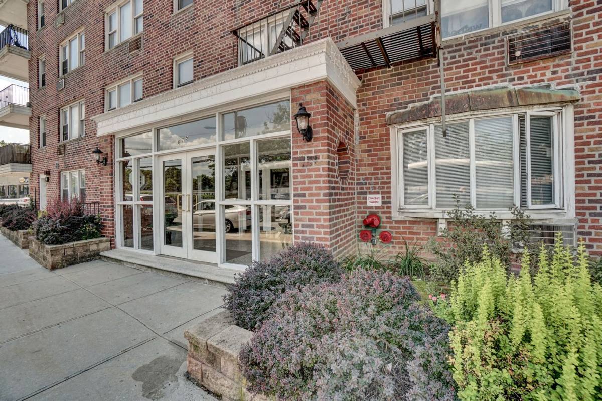 Apartment for rent at 675 McLean Ave, Yonkers, NY 10704