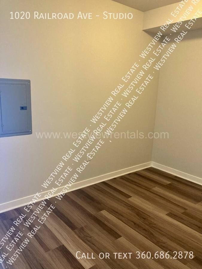 Apartment for rent at 1020 Railroad Ave, Bellingham, WA 98225