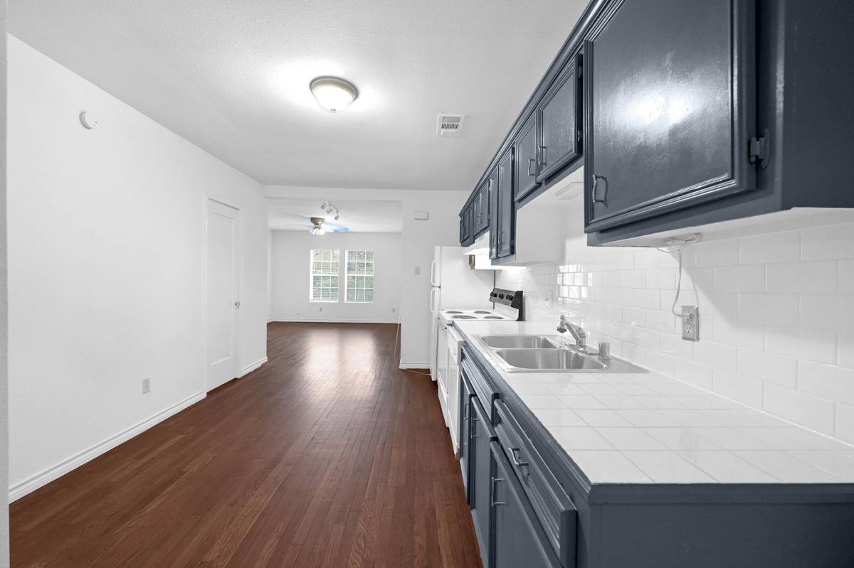 Apartment for rent at 4109 Jack St, Houston, TX 77006