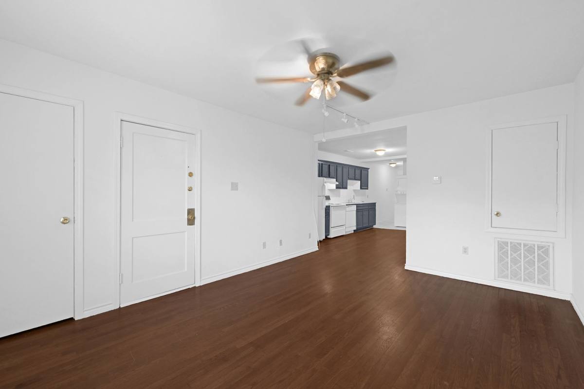 Apartment for rent at 4109 Jack St, Houston, TX 77006