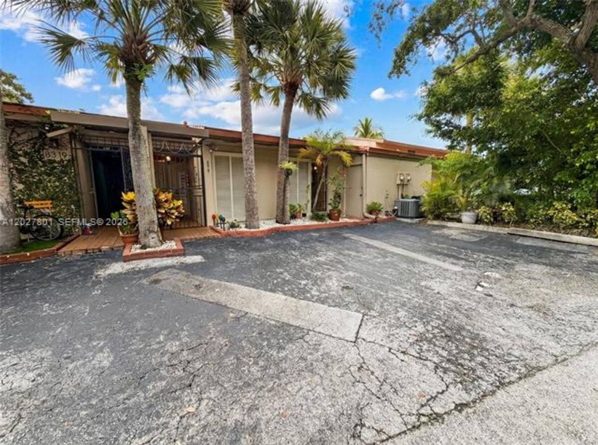 Townhouse for rent at 8317 Balgowan Rd, Hialeah, FL 33016