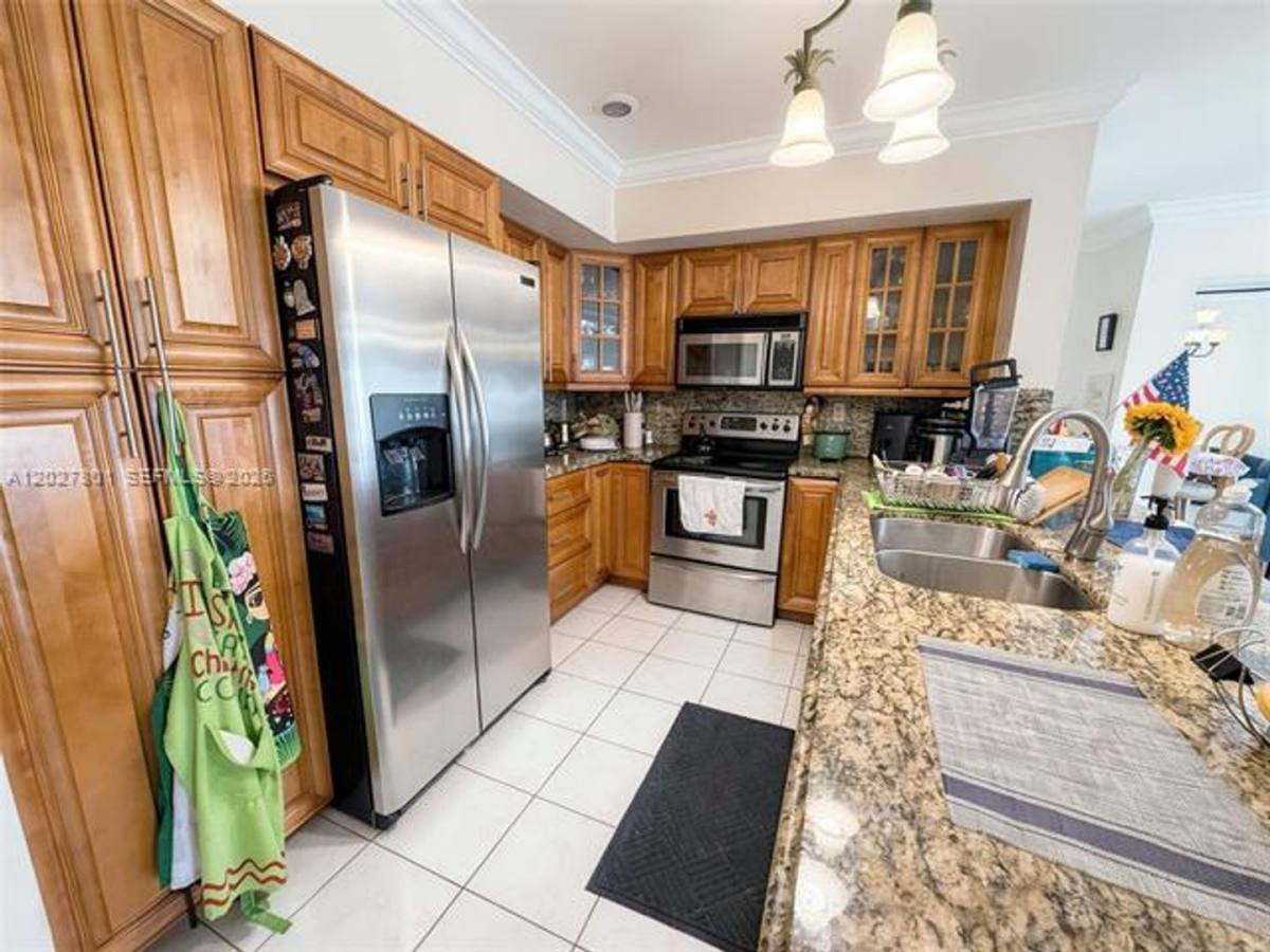 Townhouse for rent at 8317 Balgowan Rd, Hialeah, FL 33016