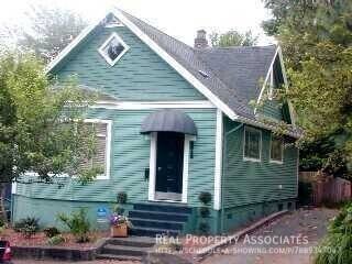 House for rent at 2915 E Alder St, Seattle, WA 98122