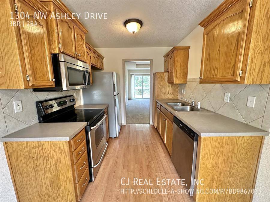 House for rent at 1304 NW Ashley Dr, Grain Valley, MO 64029