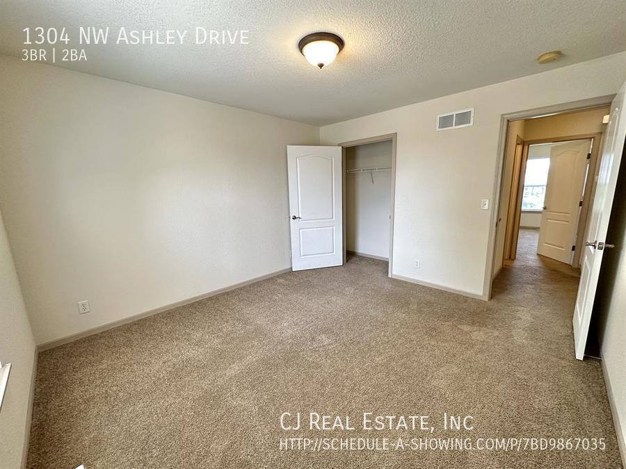 House for rent at 1304 NW Ashley Dr, Grain Valley, MO 64029