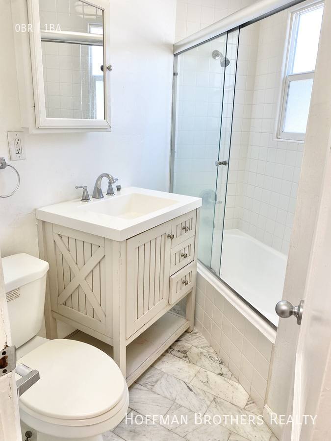 Apartment for rent at 473 S Roxbury Dr #1 2, Beverly Hills, CA 90212