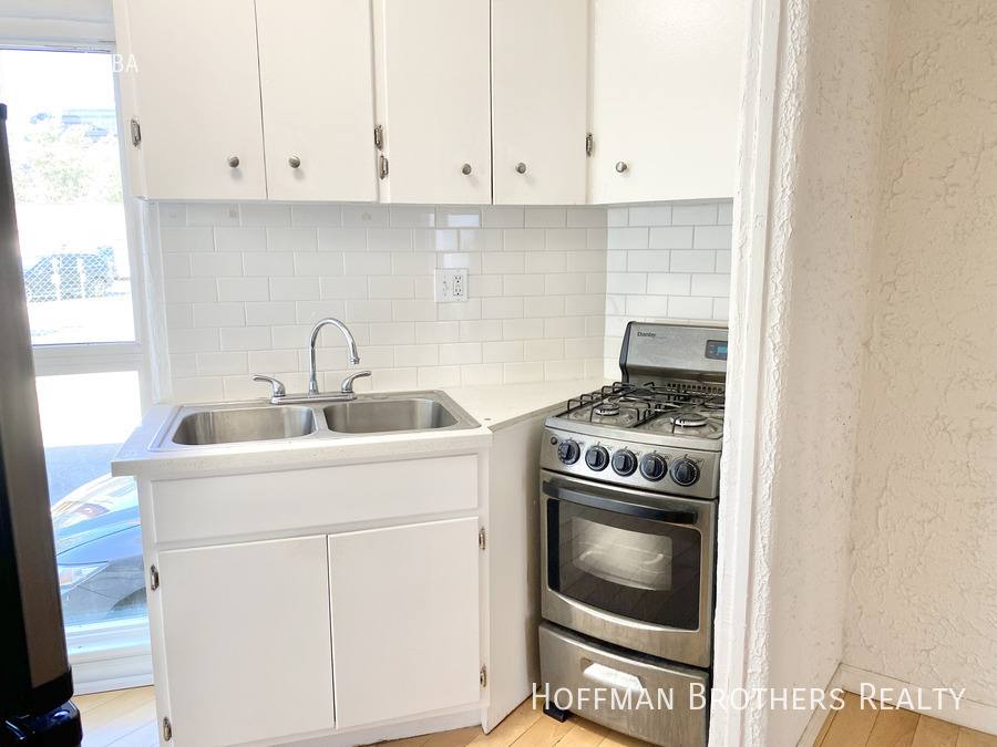 Apartment for rent at 473 S Roxbury Dr #1 2, Beverly Hills, CA 90212