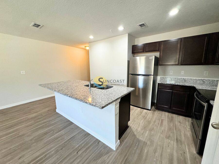 Apartment for rent at 7632 Mailes Court #7632102, Jacksonville, FL 32210